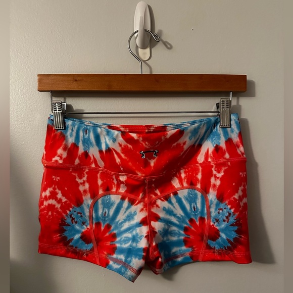 Crops and Cleans Tie Dye Shorts - Picture 2 of 6